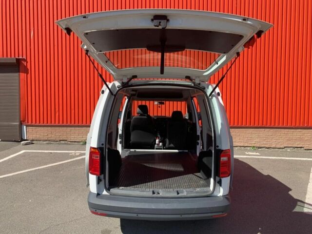 Белый Фольксваген Кадди, объемом двигателя 2 л и пробегом 141 тыс. км за 15600 $, фото 9 на Automoto.ua