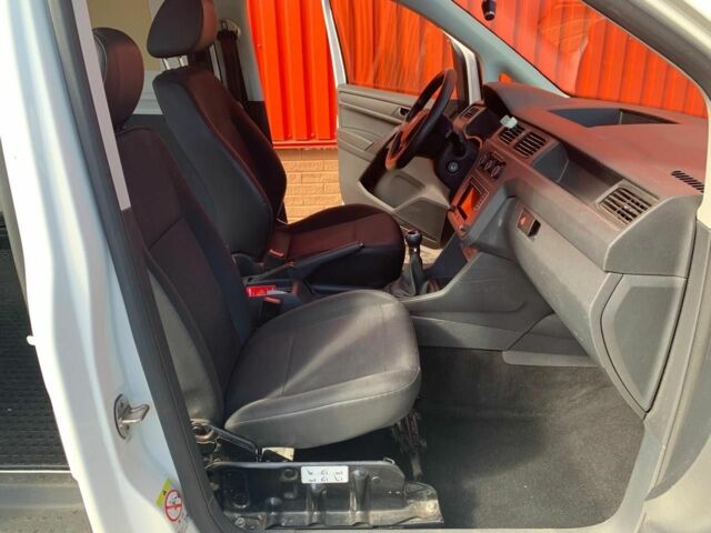 Белый Фольксваген Кадди, объемом двигателя 2 л и пробегом 141 тыс. км за 15600 $, фото 22 на Automoto.ua