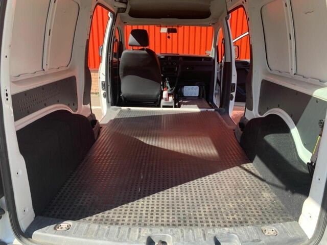 Белый Фольксваген Кадди, объемом двигателя 2 л и пробегом 141 тыс. км за 15600 $, фото 11 на Automoto.ua