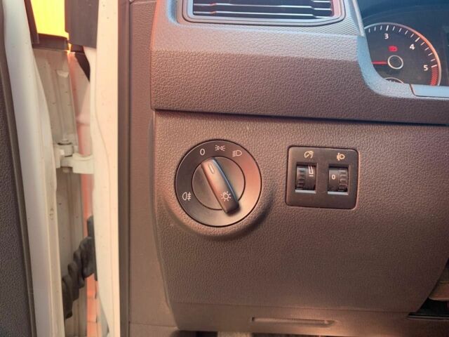 Белый Фольксваген Кадди, объемом двигателя 2 л и пробегом 141 тыс. км за 15600 $, фото 19 на Automoto.ua