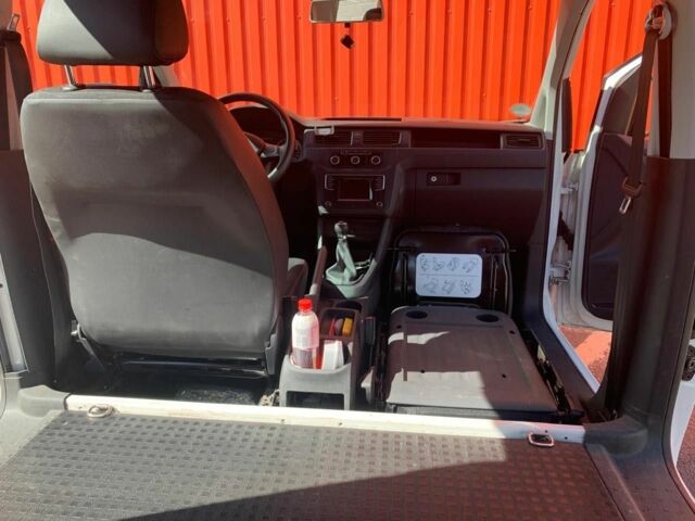 Белый Фольксваген Кадди, объемом двигателя 2 л и пробегом 141 тыс. км за 15600 $, фото 14 на Automoto.ua