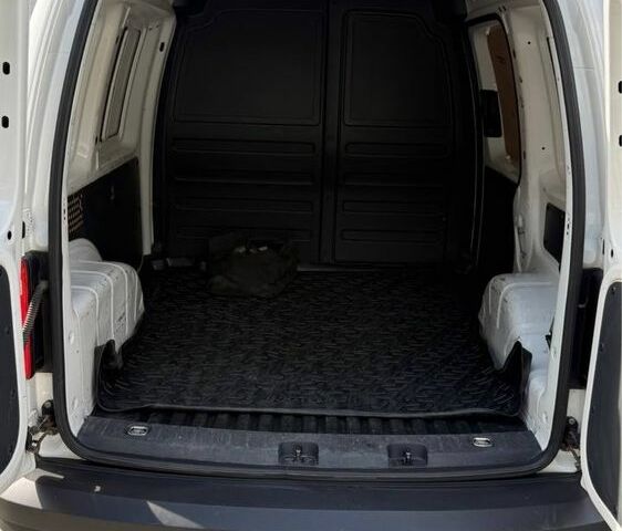 Белый Фольксваген Кадди, объемом двигателя 2 л и пробегом 289 тыс. км за 9400 $, фото 7 на Automoto.ua