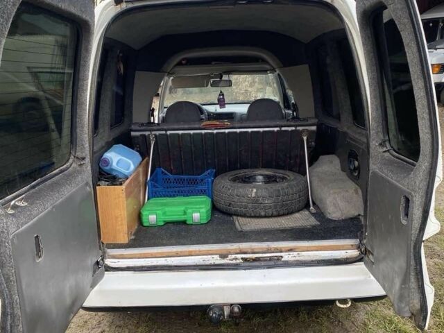 Белый Фольксваген Кадди, объемом двигателя 1.4 л и пробегом 165 тыс. км за 2200 $, фото 4 на Automoto.ua