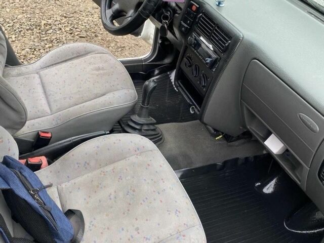 Белый Фольксваген Кадди, объемом двигателя 1.4 л и пробегом 165 тыс. км за 2200 $, фото 1 на Automoto.ua