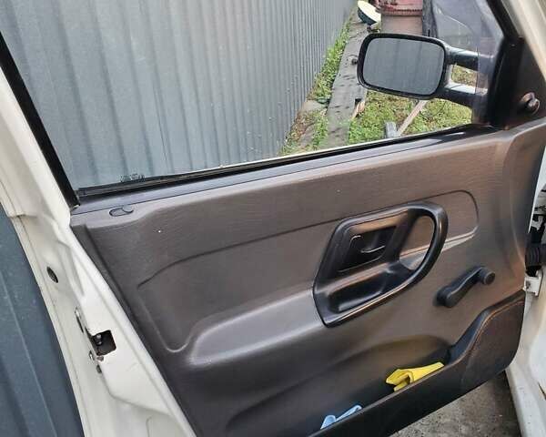 Белый Фольксваген Кадди, объемом двигателя 1.9 л и пробегом 320 тыс. км за 2300 $, фото 9 на Automoto.ua