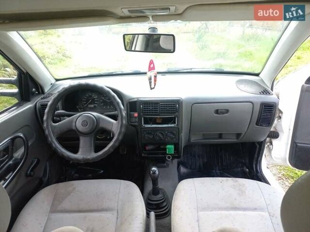 Белый Фольксваген Кадди, объемом двигателя 1.39 л и пробегом 285 тыс. км за 1900 $, фото 2 на Automoto.ua