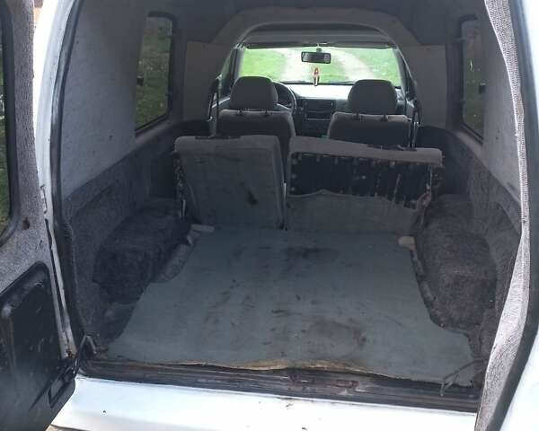 Белый Фольксваген Кадди, объемом двигателя 1.39 л и пробегом 285 тыс. км за 1900 $, фото 4 на Automoto.ua