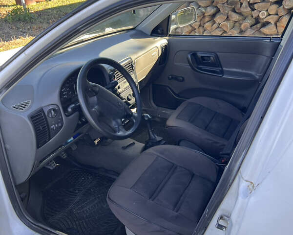 Белый Фольксваген Кадди, объемом двигателя 1.9 л и пробегом 70 тыс. км за 2350 $, фото 3 на Automoto.ua