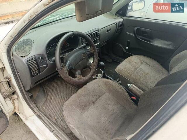 Белый Фольксваген Кадди, объемом двигателя 1.9 л и пробегом 260 тыс. км за 800 $, фото 5 на Automoto.ua