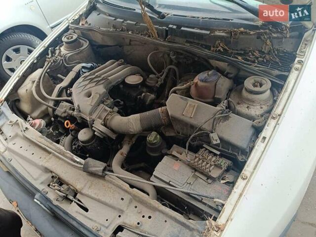 Белый Фольксваген Кадди, объемом двигателя 1.9 л и пробегом 260 тыс. км за 800 $, фото 4 на Automoto.ua