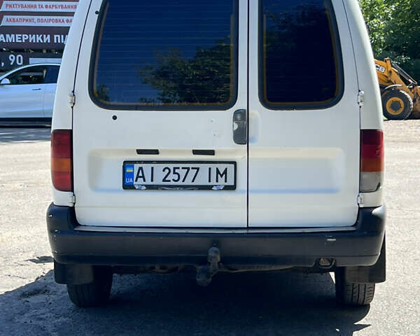 Белый Фольксваген Кадди, объемом двигателя 1.9 л и пробегом 212 тыс. км за 2400 $, фото 4 на Automoto.ua