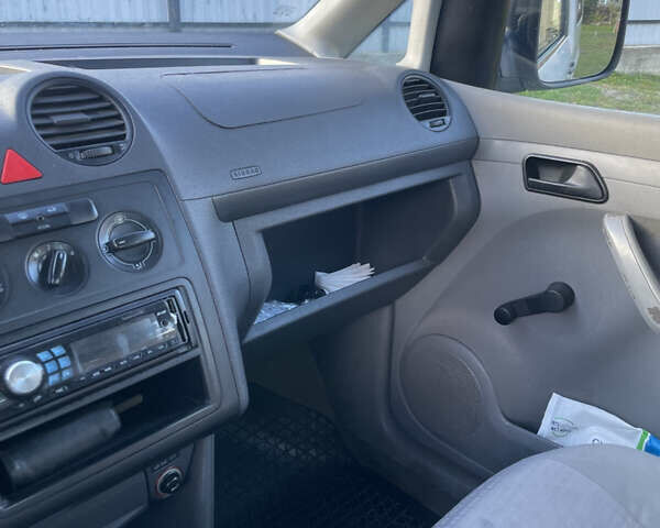 Белый Фольксваген Кадди, объемом двигателя 1.4 л и пробегом 310 тыс. км за 4800 $, фото 6 на Automoto.ua