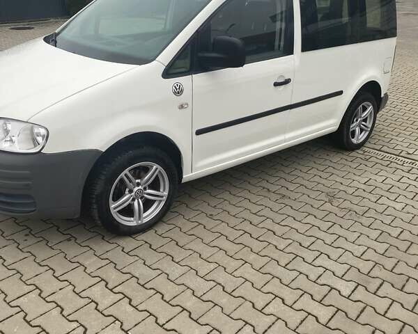Белый Фольксваген Кадди, объемом двигателя 1.97 л и пробегом 337 тыс. км за 4100 $, фото 2 на Automoto.ua