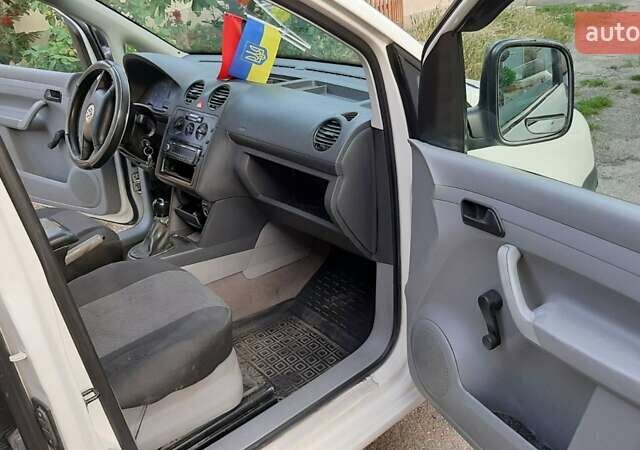 Белый Фольксваген Кадди, объемом двигателя 1.9 л и пробегом 400 тыс. км за 4800 $, фото 9 на Automoto.ua