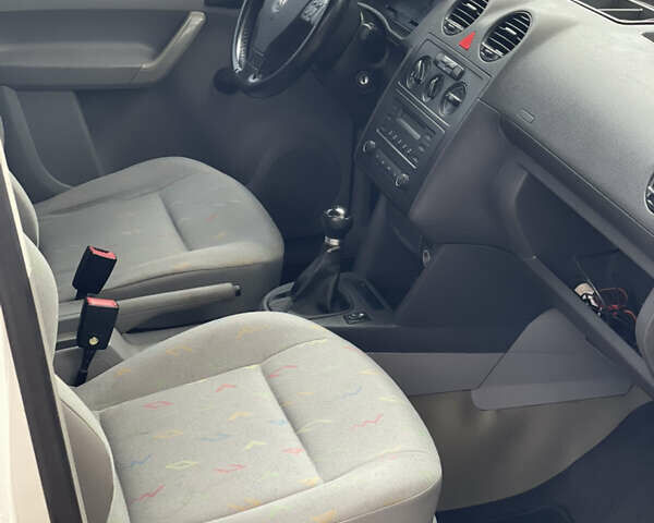 Білий Фольксваген Кадді, об'ємом двигуна 1.9 л та пробігом 266 тис. км за 5250 $, фото 22 на Automoto.ua