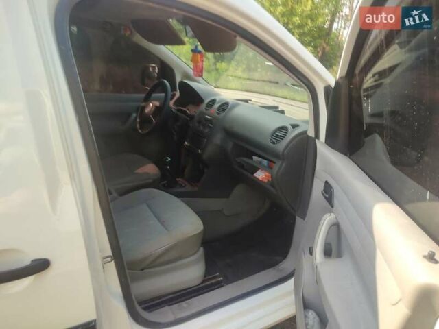 Белый Фольксваген Кадди, объемом двигателя 2 л и пробегом 300 тыс. км за 4300 $, фото 6 на Automoto.ua