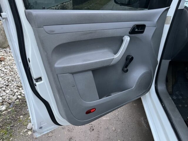 Белый Фольксваген Кадди, объемом двигателя 2 л и пробегом 436 тыс. км за 4450 $, фото 9 на Automoto.ua