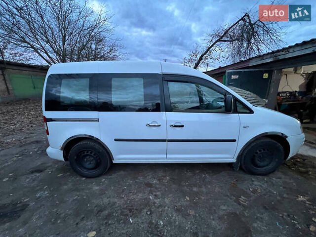 Белый Фольксваген Кадди, объемом двигателя 1.97 л и пробегом 399 тыс. км за 4000 $, фото 1 на Automoto.ua