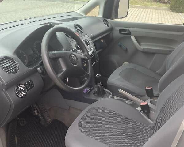 Белый Фольксваген Кадди, объемом двигателя 1.97 л и пробегом 337 тыс. км за 4100 $, фото 3 на Automoto.ua