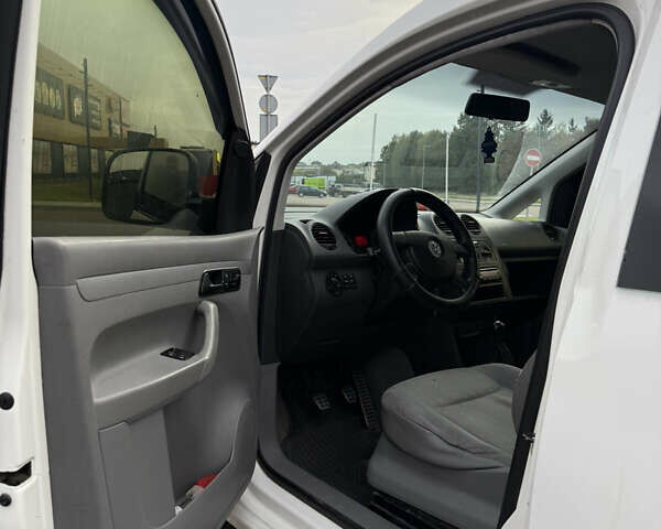 Белый Фольксваген Кадди, объемом двигателя 1.39 л и пробегом 420 тыс. км за 4700 $, фото 8 на Automoto.ua