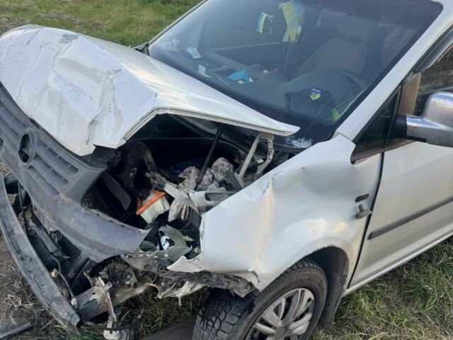 Белый Фольксваген Кадди, объемом двигателя 0 л и пробегом 400 тыс. км за 2500 $, фото 2 на Automoto.ua