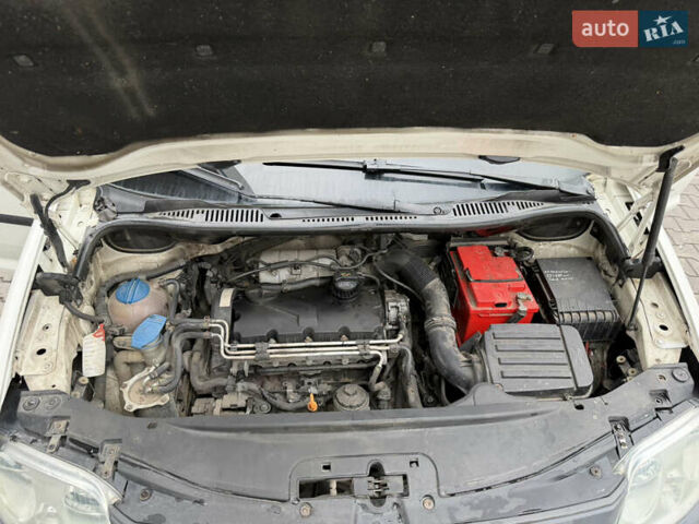 Белый Фольксваген Кадди, объемом двигателя 2 л и пробегом 234 тыс. км за 4550 $, фото 21 на Automoto.ua