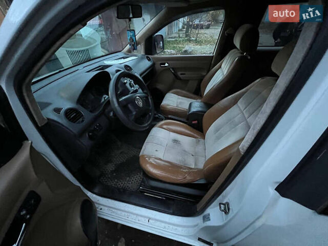 Белый Фольксваген Кадди, объемом двигателя 1.97 л и пробегом 399 тыс. км за 4000 $, фото 4 на Automoto.ua
