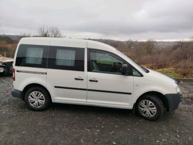 Белый Фольксваген Кадди, объемом двигателя 2 л и пробегом 230 тыс. км за 5200 $, фото 1 на Automoto.ua