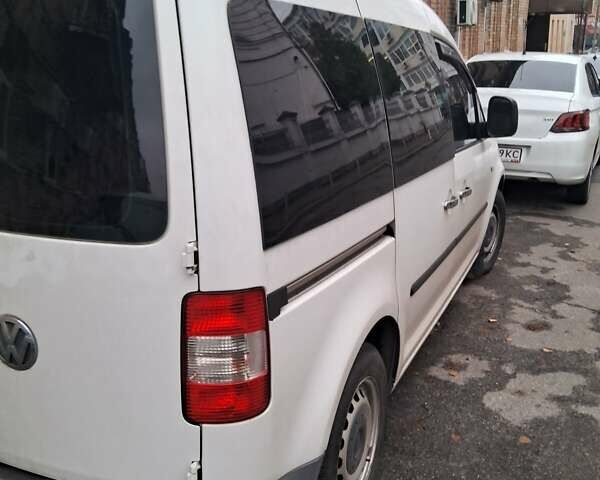 Белый Фольксваген Кадди, объемом двигателя 1.97 л и пробегом 382 тыс. км за 5000 $, фото 2 на Automoto.ua