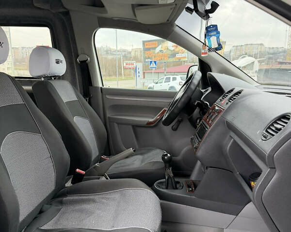 Белый Фольксваген Кадди, объемом двигателя 2 л и пробегом 234 тыс. км за 4550 $, фото 10 на Automoto.ua