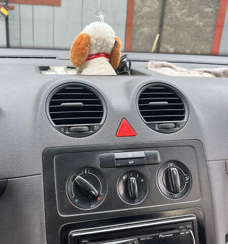 Белый Фольксваген Кадди, объемом двигателя 1.9 л и пробегом 266 тыс. км за 5000 $, фото 17 на Automoto.ua