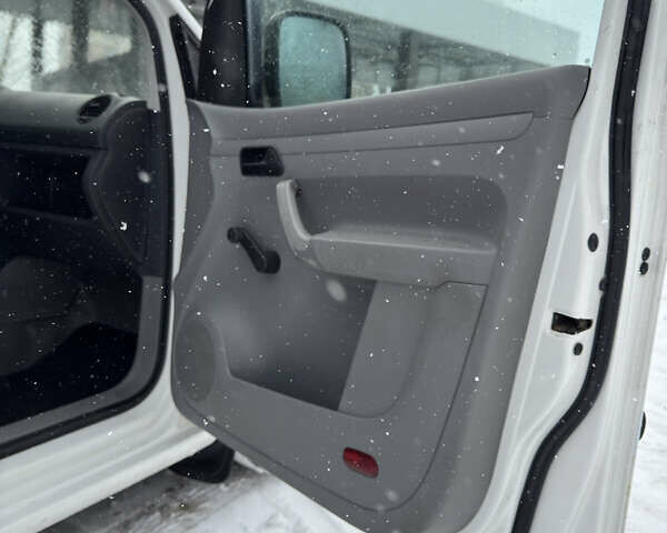 Білий Фольксваген Кадді, об'ємом двигуна 2 л та пробігом 385 тис. км за 4700 $, фото 23 на Automoto.ua