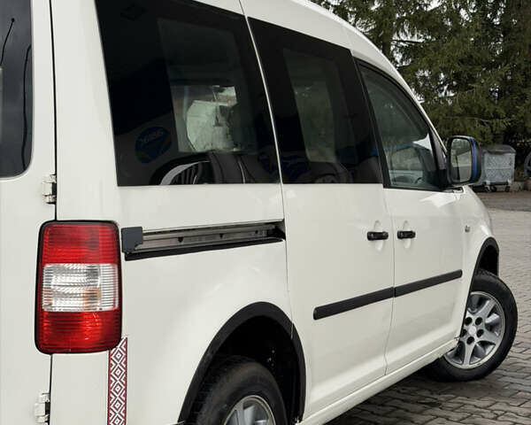 Белый Фольксваген Кадди, объемом двигателя 2 л и пробегом 234 тыс. км за 4550 $, фото 11 на Automoto.ua