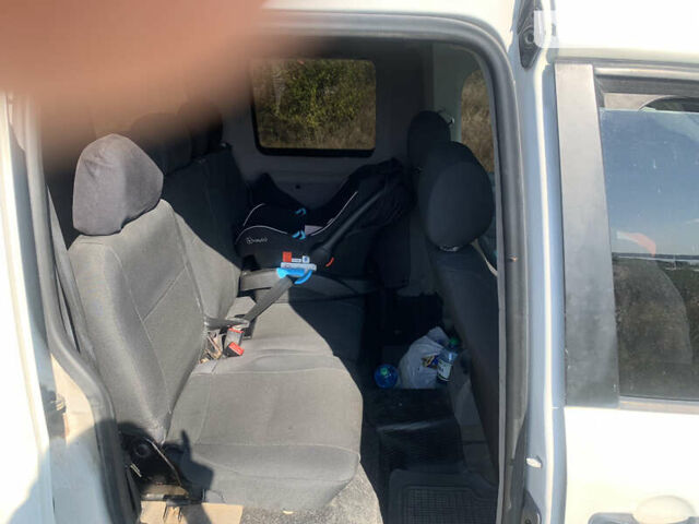 Білий Фольксваген Кадді, об'ємом двигуна 2 л та пробігом 320 тис. км за 4500 $, фото 3 на Automoto.ua