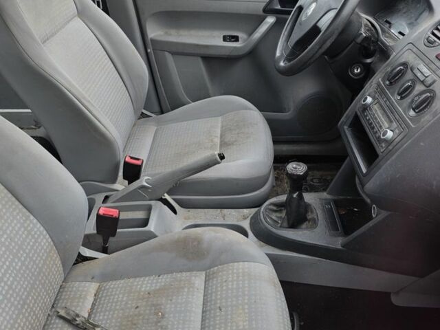 Белый Фольксваген Кадди, объемом двигателя 0 л и пробегом 240 тыс. км за 2558 $, фото 5 на Automoto.ua