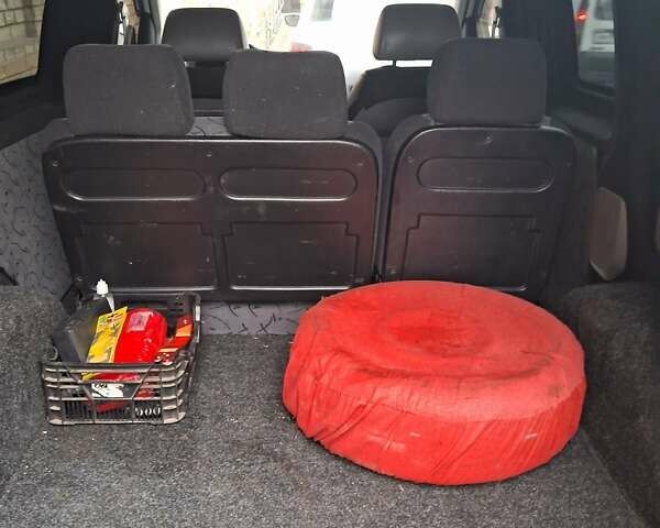 Белый Фольксваген Кадди, объемом двигателя 1.97 л и пробегом 382 тыс. км за 5000 $, фото 5 на Automoto.ua