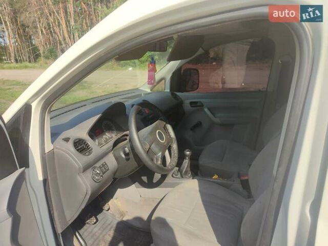 Белый Фольксваген Кадди, объемом двигателя 2 л и пробегом 300 тыс. км за 4300 $, фото 9 на Automoto.ua