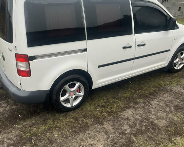 Белый Фольксваген Кадди, объемом двигателя 1.9 л и пробегом 400 тыс. км за 5400 $, фото 1 на Automoto.ua