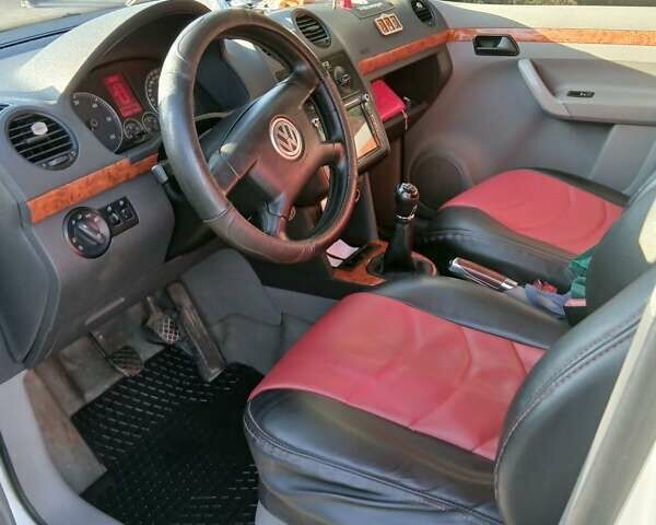 Белый Фольксваген Кадди, объемом двигателя 1.9 л и пробегом 390 тыс. км за 6500 $, фото 3 на Automoto.ua