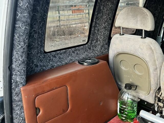 Белый Фольксваген Кадди, объемом двигателя 2 л и пробегом 303 тыс. км за 4300 $, фото 7 на Automoto.ua