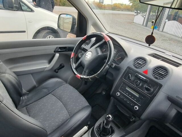 Белый Фольксваген Кадди, объемом двигателя 2 л и пробегом 270 тыс. км за 3900 $, фото 4 на Automoto.ua