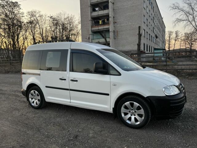 Белый Фольксваген Кадди, объемом двигателя 2 л и пробегом 303 тыс. км за 4300 $, фото 1 на Automoto.ua