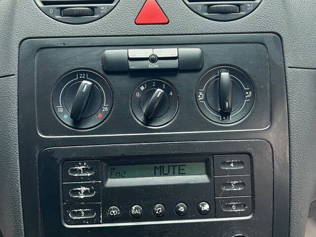 Белый Фольксваген Кадди, объемом двигателя 1.9 л и пробегом 309 тыс. км за 4200 $, фото 3 на Automoto.ua