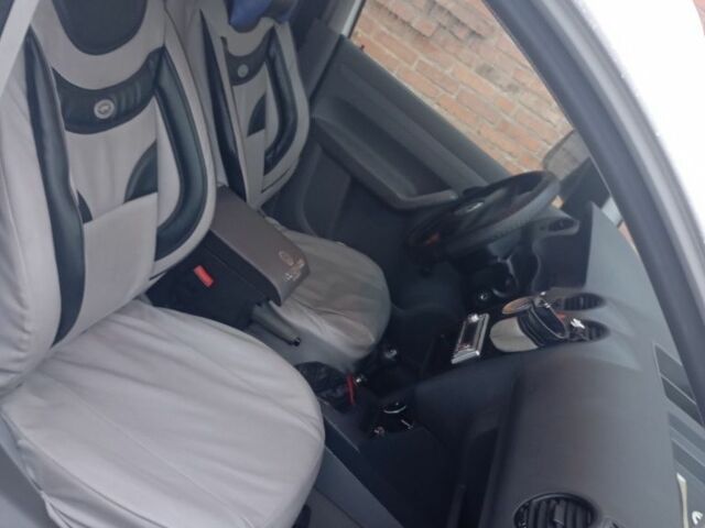 Белый Фольксваген Кадди, объемом двигателя 2 л и пробегом 185 тыс. км за 6300 $, фото 5 на Automoto.ua