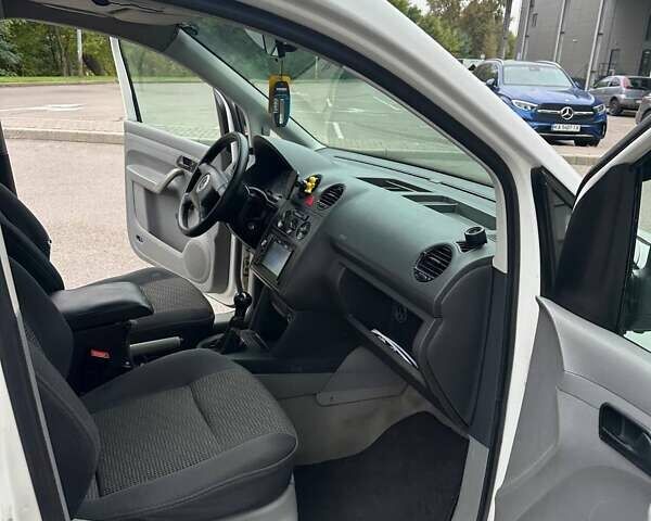 Белый Фольксваген Кадди, объемом двигателя 1.97 л и пробегом 334 тыс. км за 4850 $, фото 8 на Automoto.ua