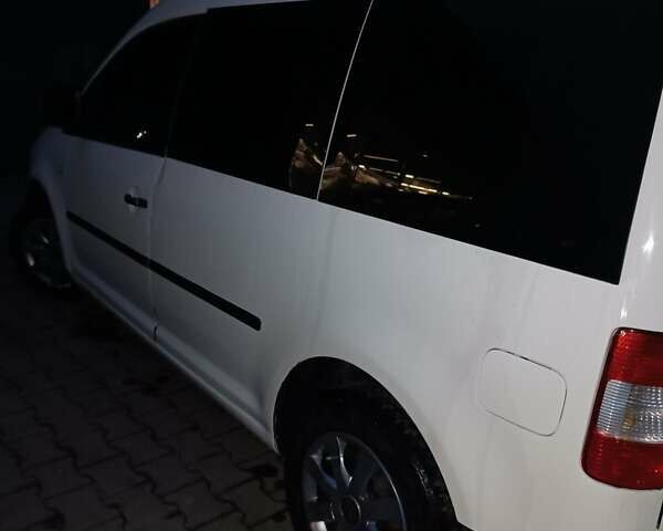 Білий Фольксваген Кадді, об'ємом двигуна 1.97 л та пробігом 428 тис. км за 3800 $, фото 1 на Automoto.ua