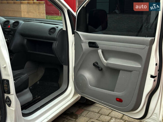 Белый Фольксваген Кадди, объемом двигателя 1.9 л и пробегом 360 тыс. км за 5200 $, фото 36 на Automoto.ua