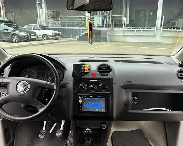 Белый Фольксваген Кадди, объемом двигателя 1.97 л и пробегом 334 тыс. км за 4850 $, фото 7 на Automoto.ua