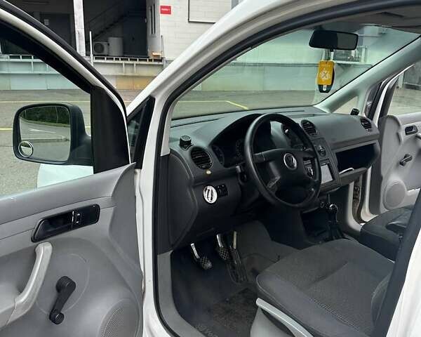 Белый Фольксваген Кадди, объемом двигателя 1.97 л и пробегом 334 тыс. км за 4850 $, фото 12 на Automoto.ua