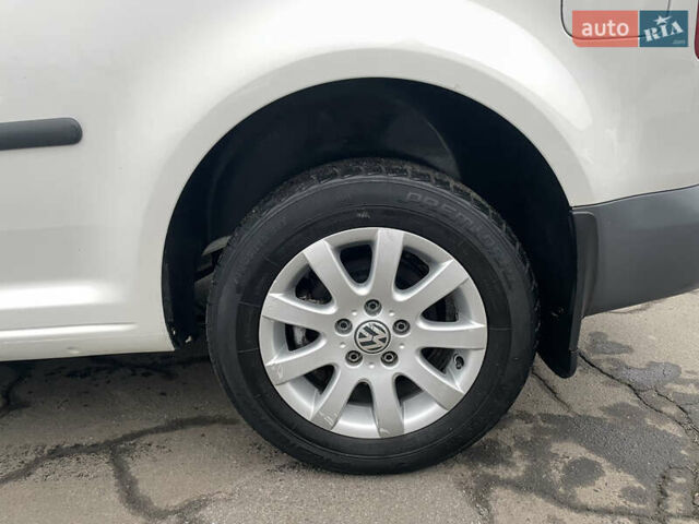 Білий Фольксваген Кадді, об'ємом двигуна 1.39 л та пробігом 219 тис. км за 5800 $, фото 46 на Automoto.ua
